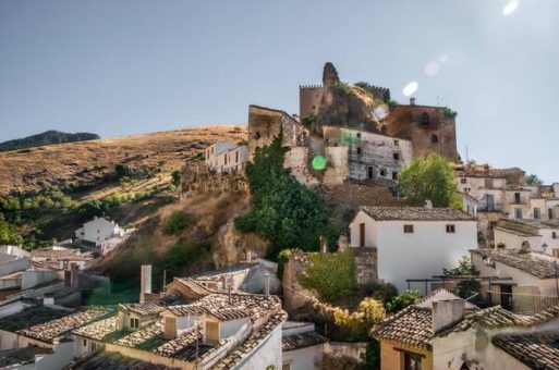 Hoteles Burbuja en Jaén, vista Castillo de Cazorla